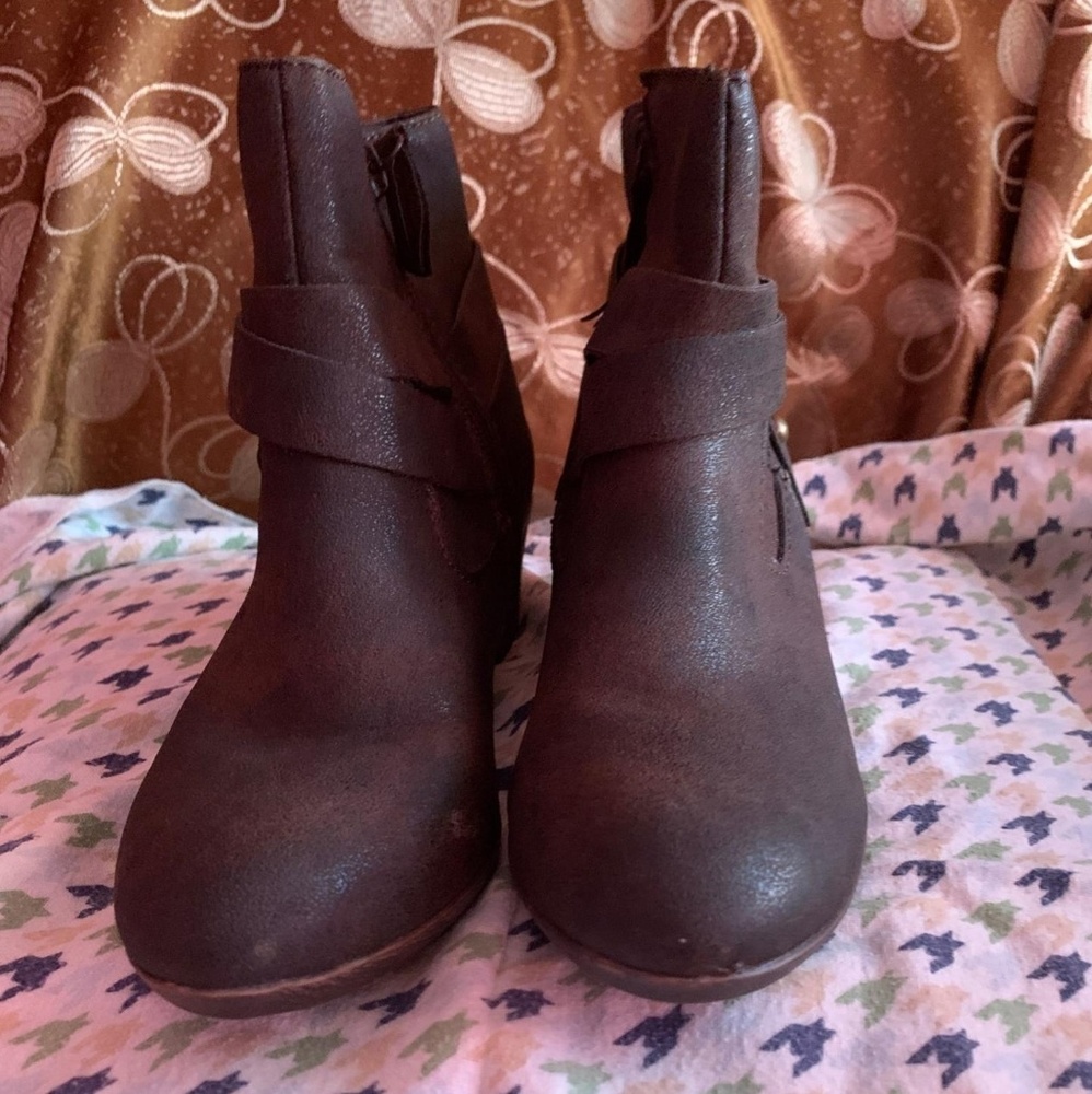 Boots - Picture 4 of 5